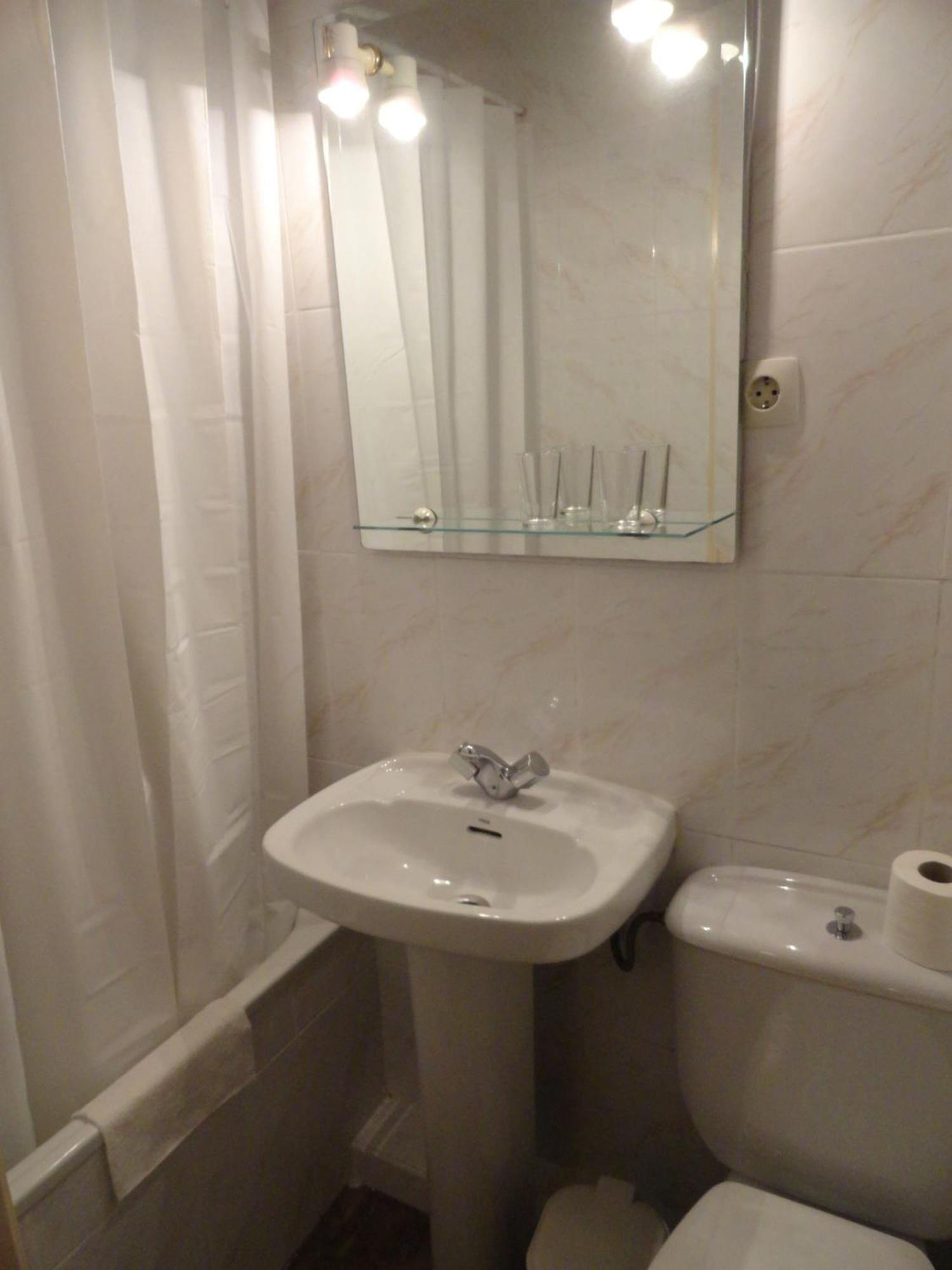 Hostal Alistana Madrid Dış mekan fotoğraf