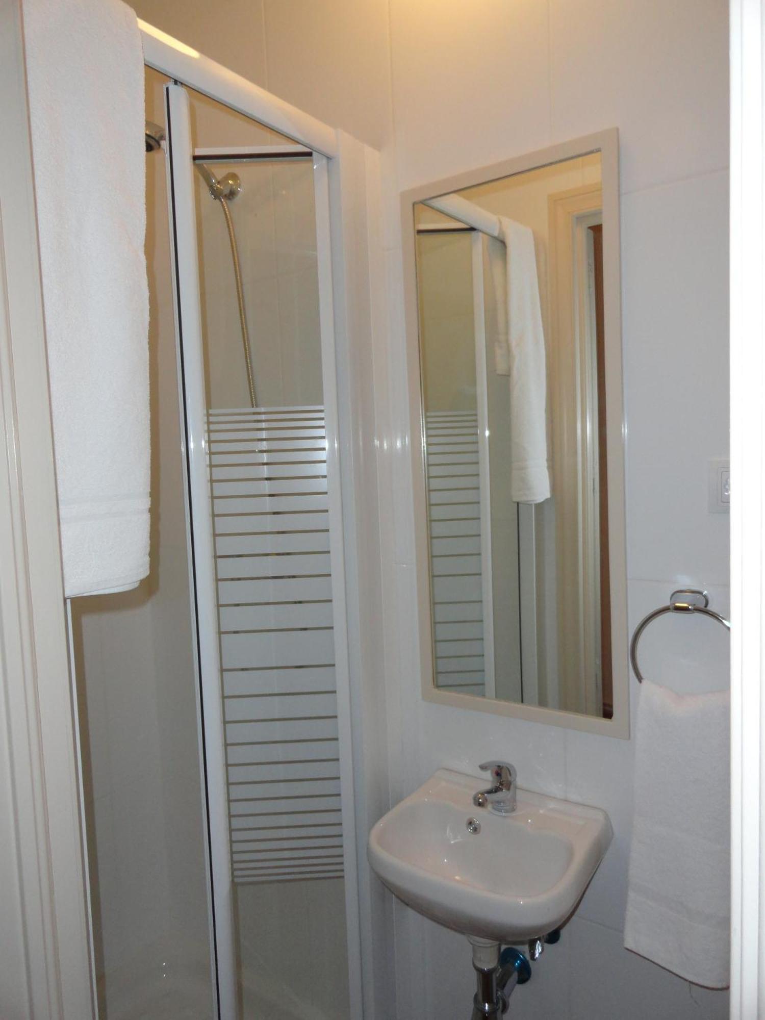 Hostal Alistana Madrid Dış mekan fotoğraf